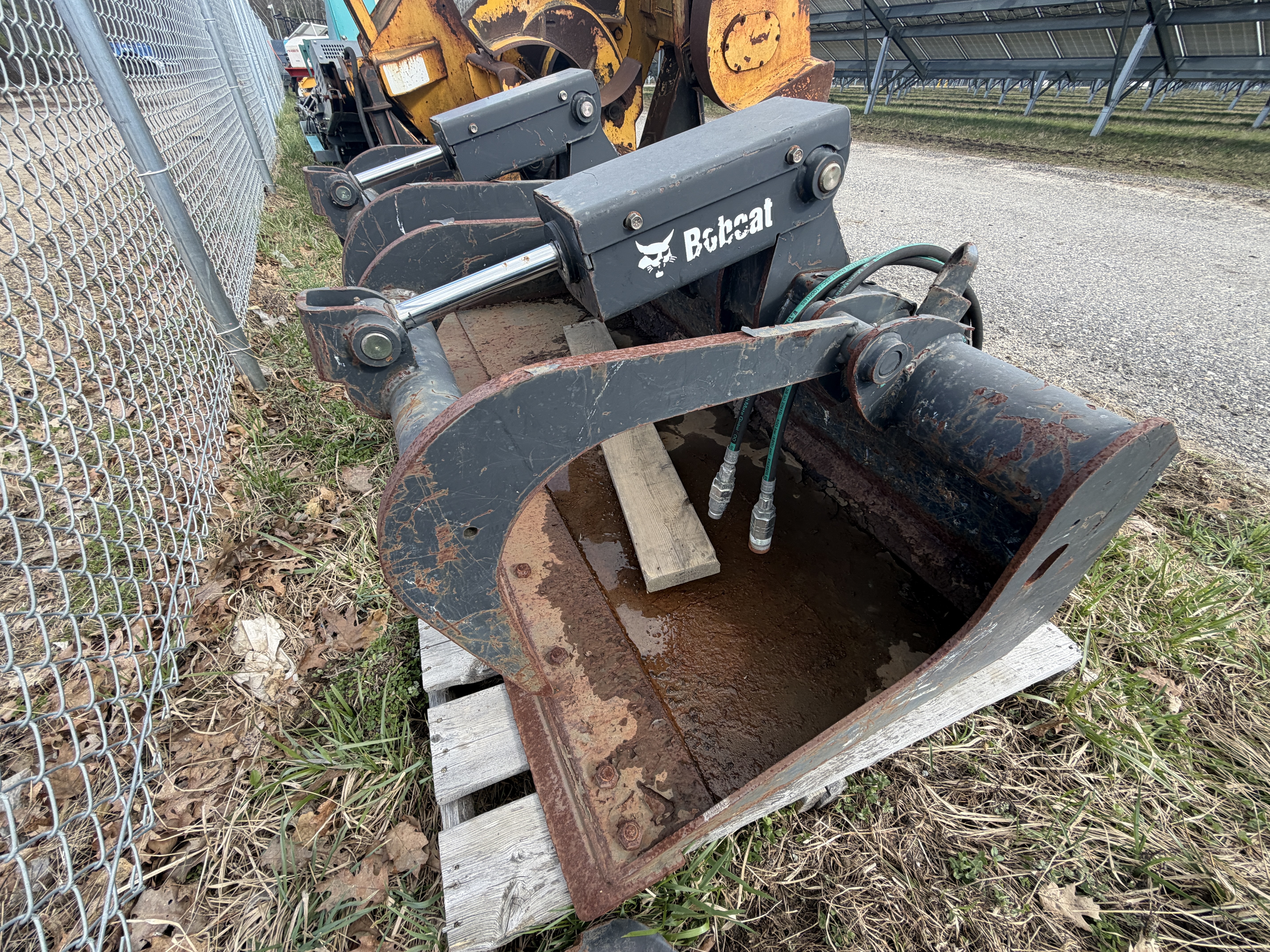 Bobcat Hydraulic Grapple Bucket
