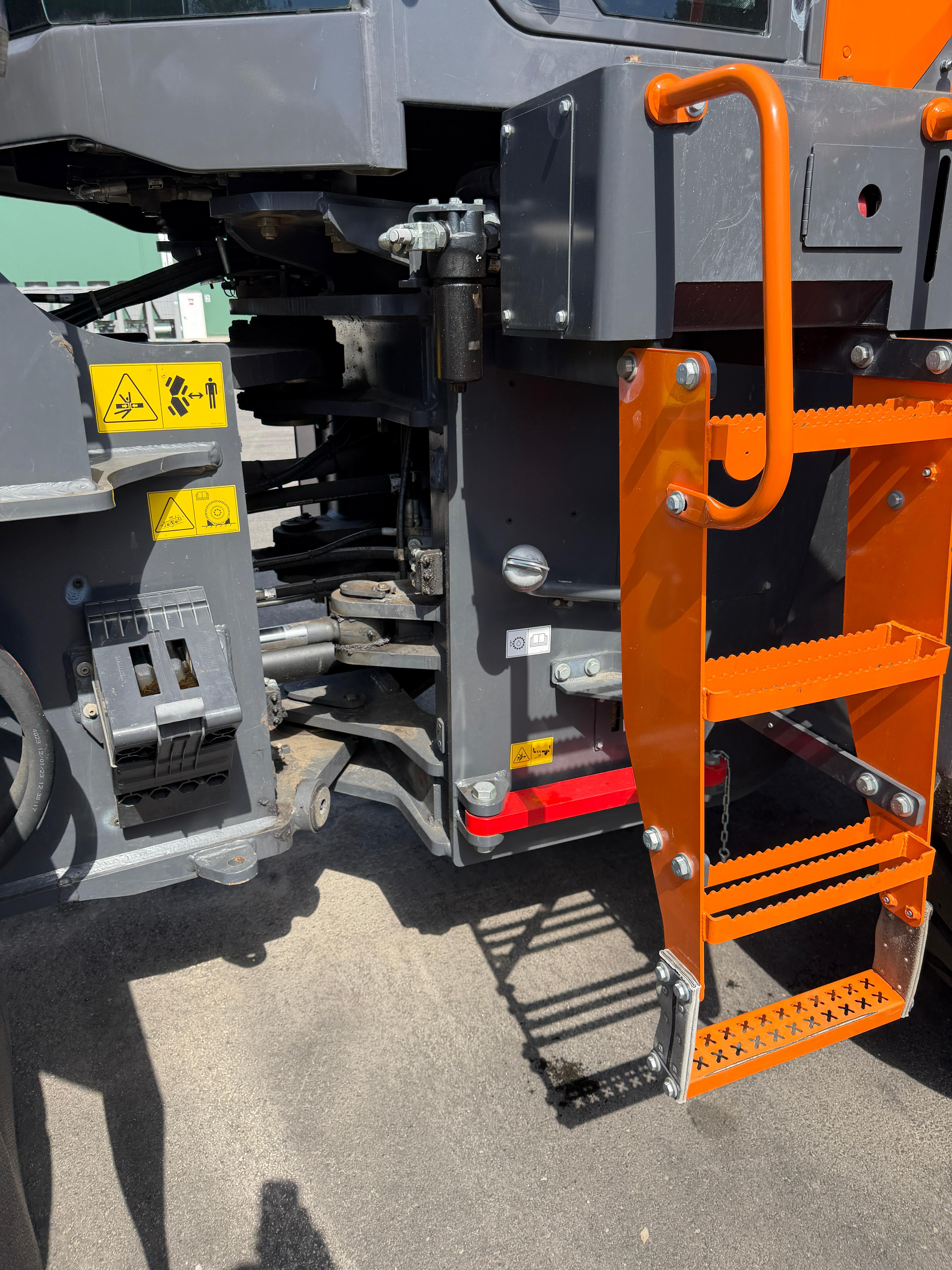 Develon DL420 Wheel Loader