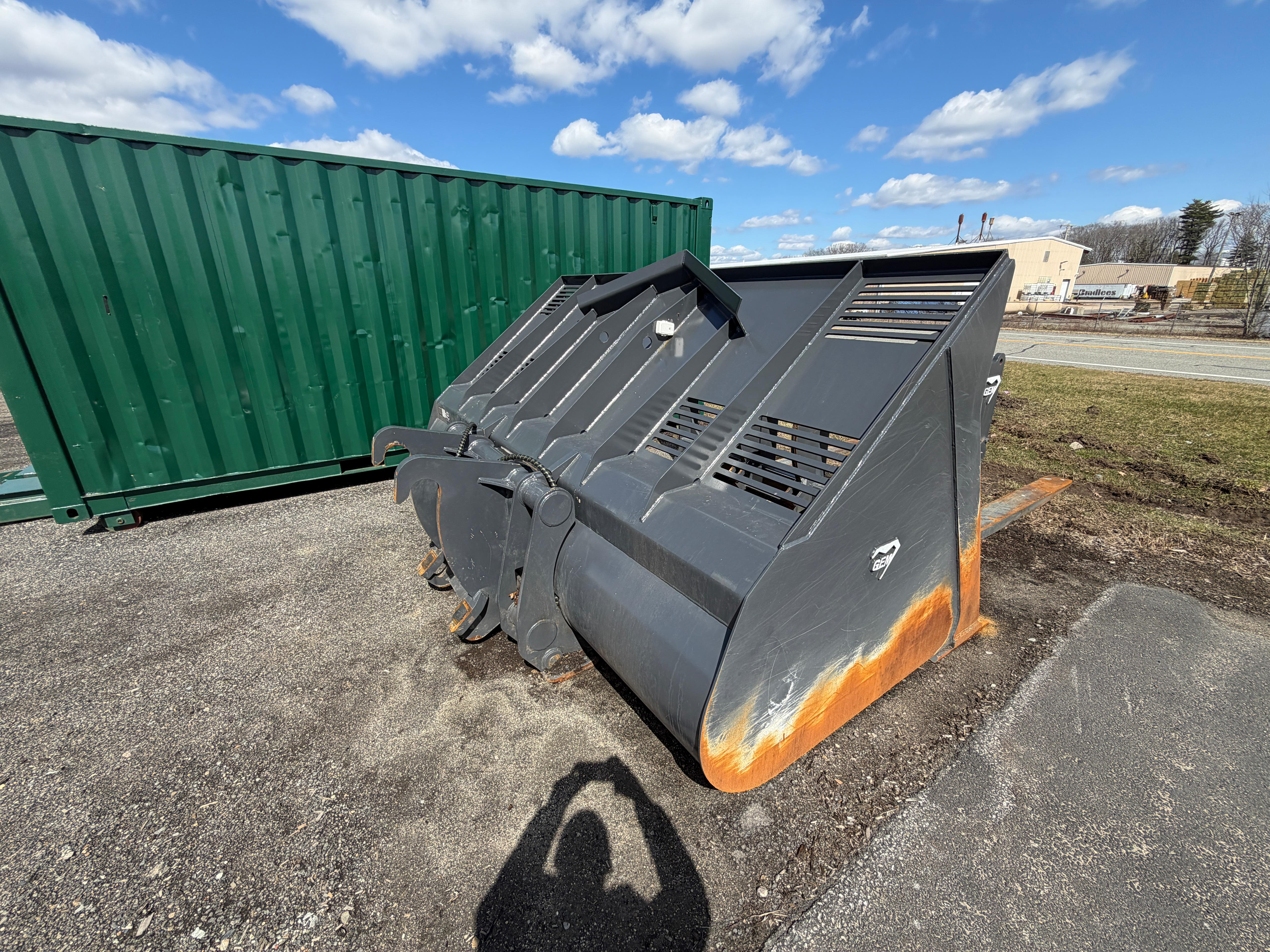 GEM Wheel Loader Roll-Out Bucket