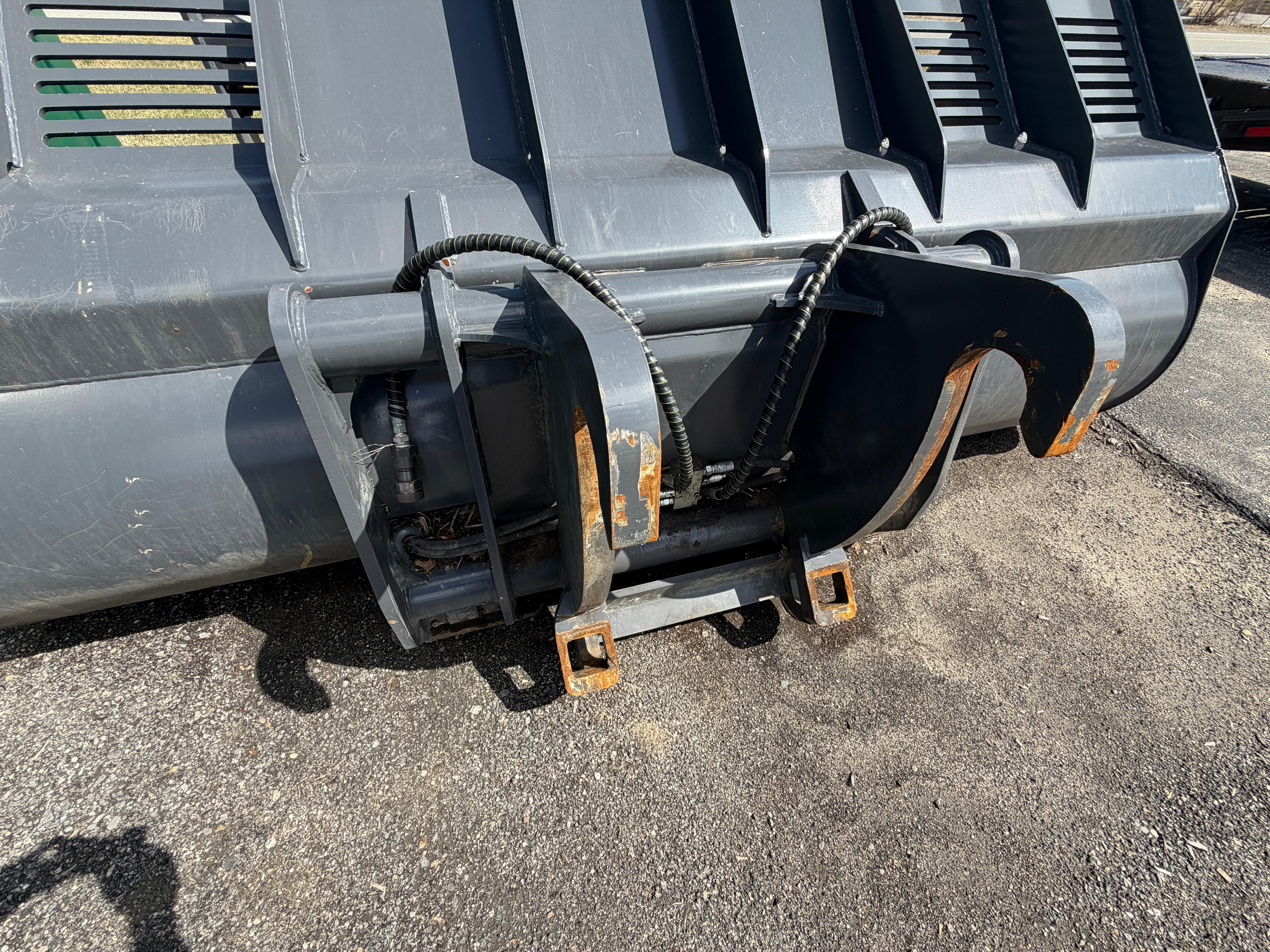 GEM Wheel Loader Roll-Out Bucket