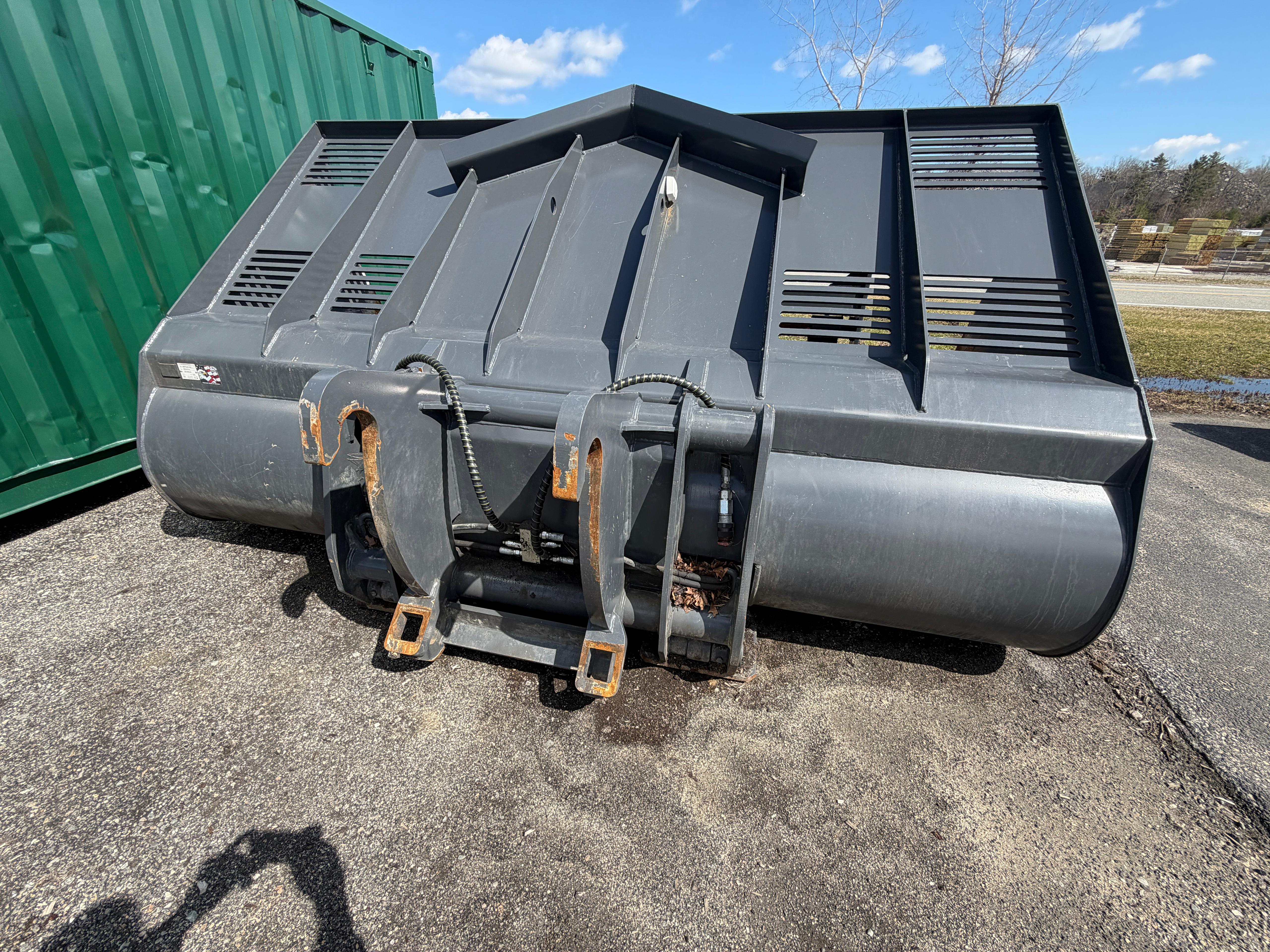 GEM Wheel Loader Roll-Out Bucket