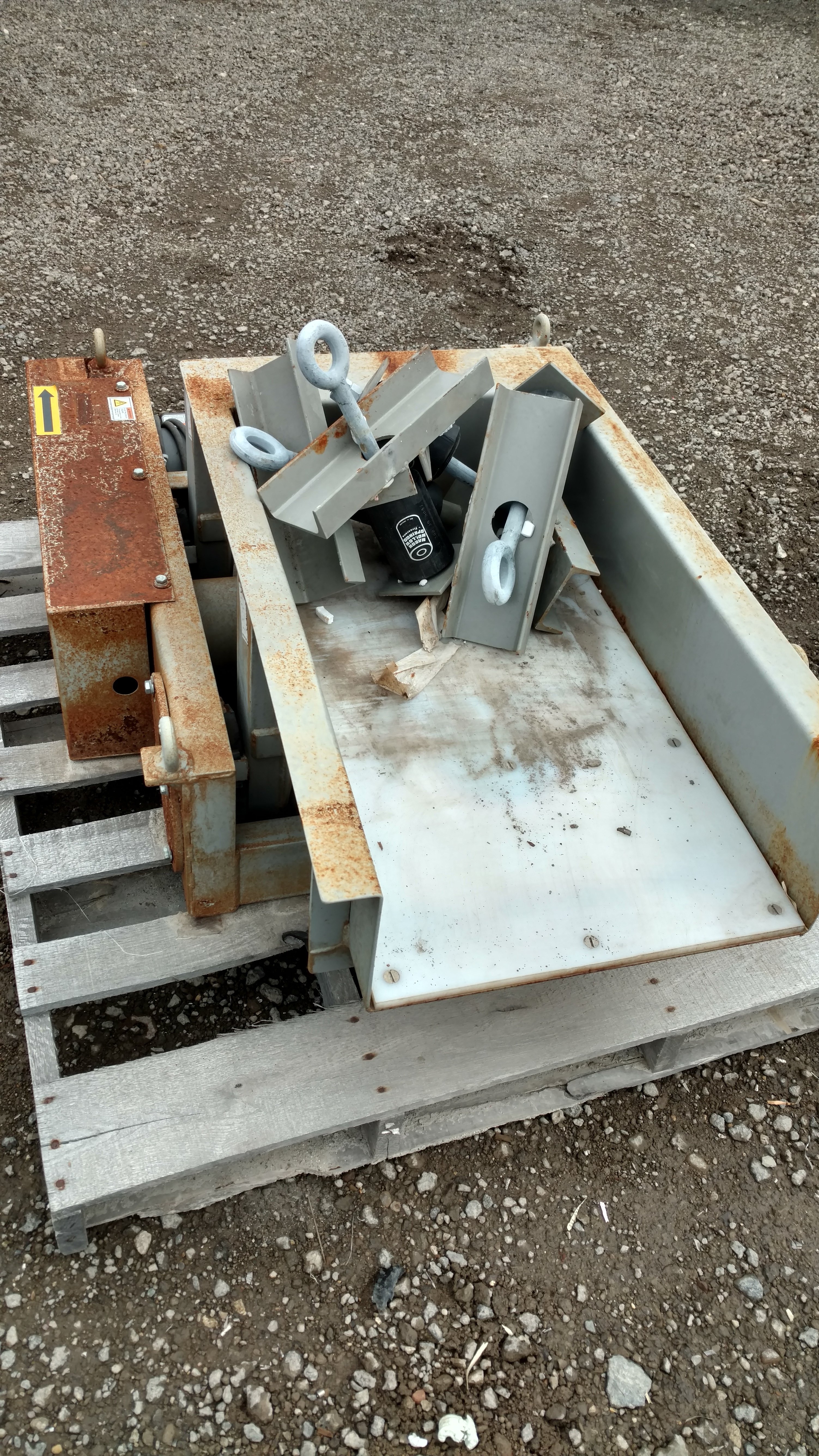 ERIEZ 18 X 32 FEEDER WITH CONTROLS