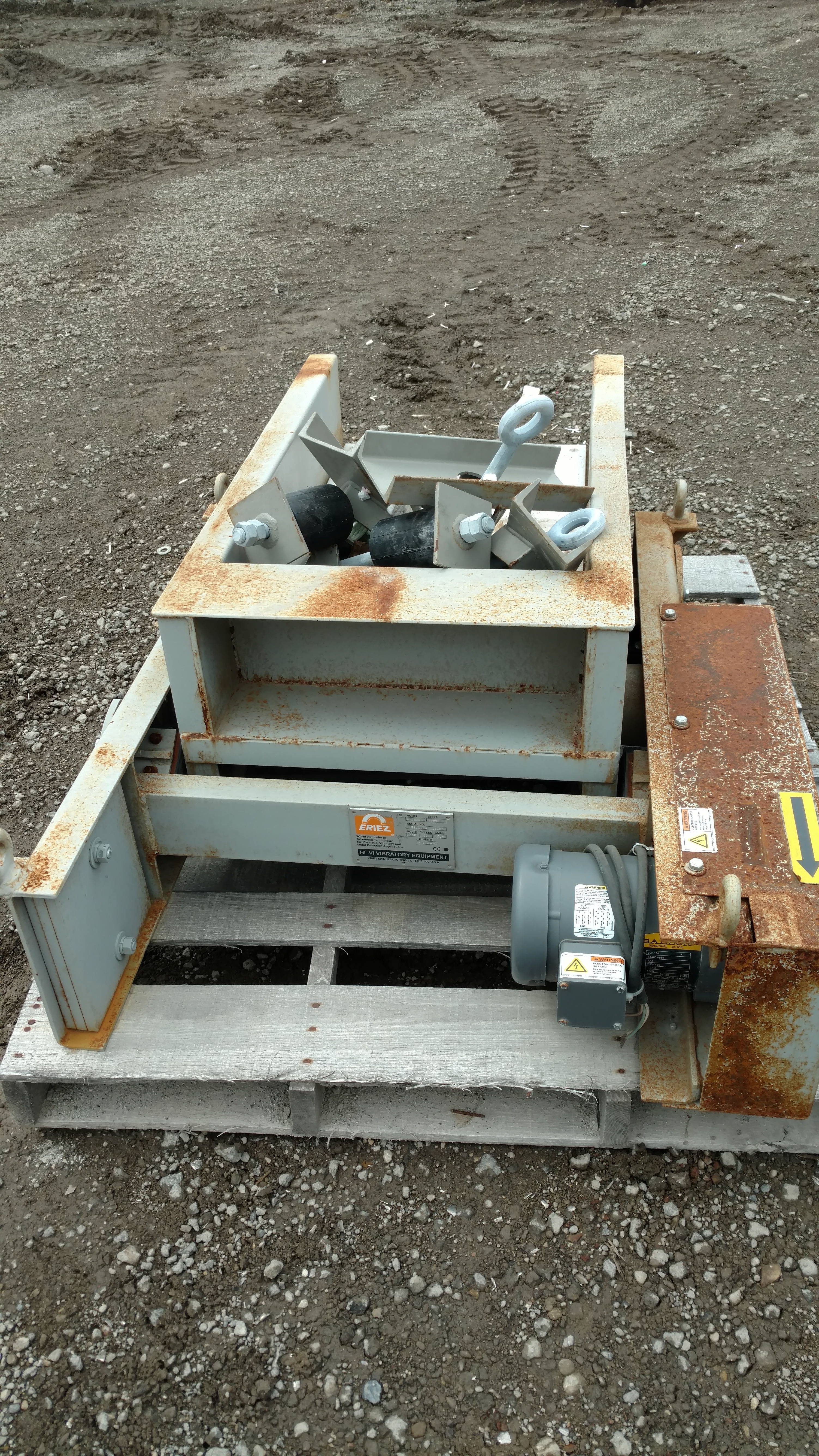 ERIEZ 18 X 32 FEEDER WITH CONTROLS