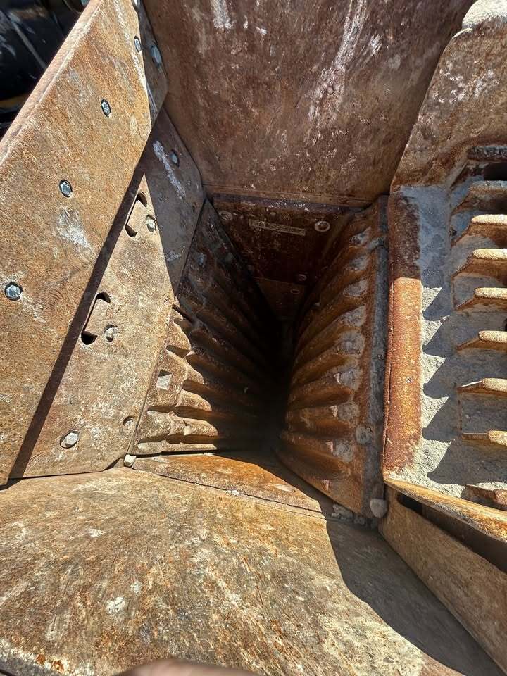 2005 Extec C10 jaw crusher