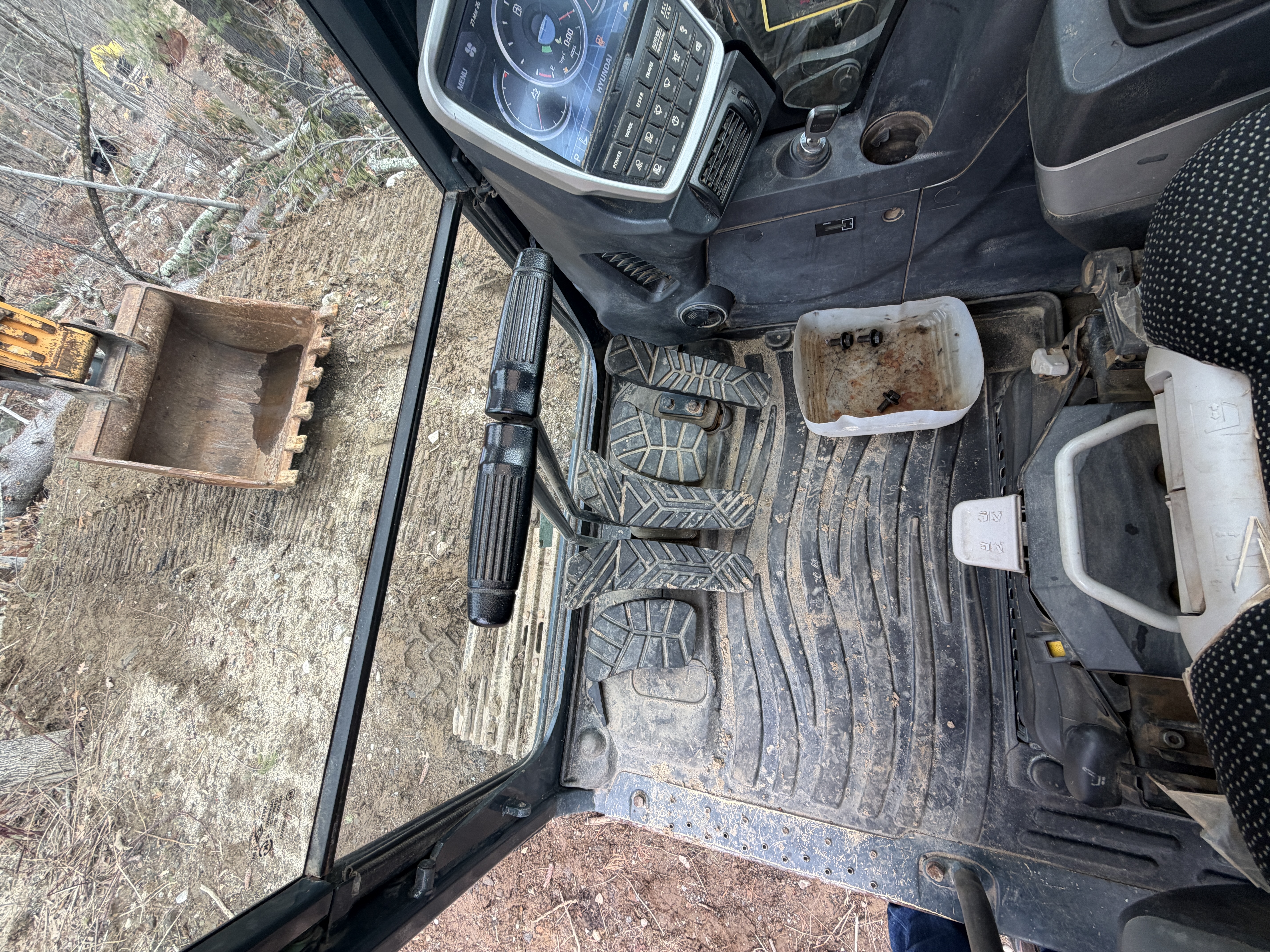 Hyundai HX160L Excavator