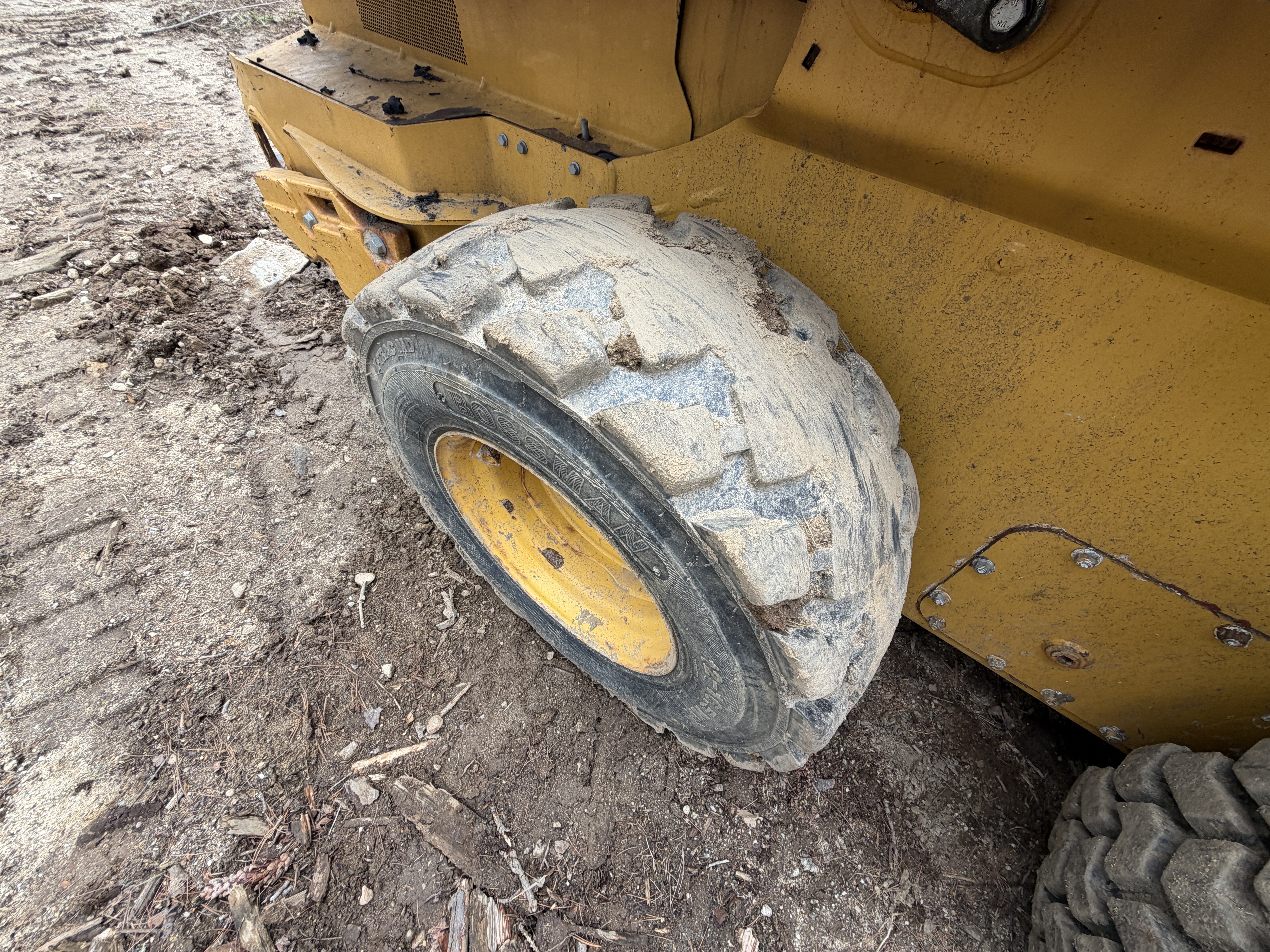 John Deere 324G Skid Steer