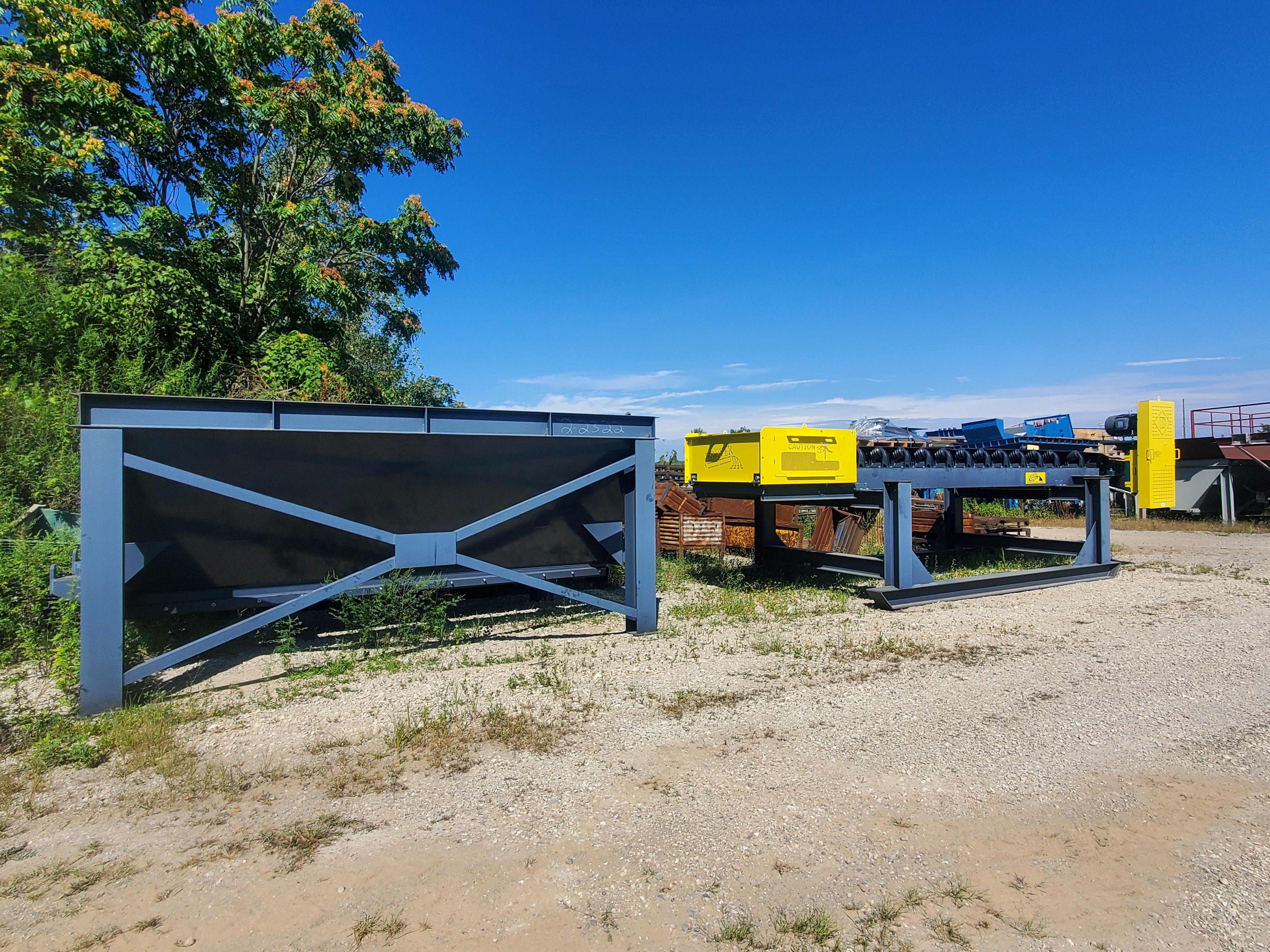 NEW HOOVER SKID MOUNTED 36 X 20 FEEDER CONVEYOR