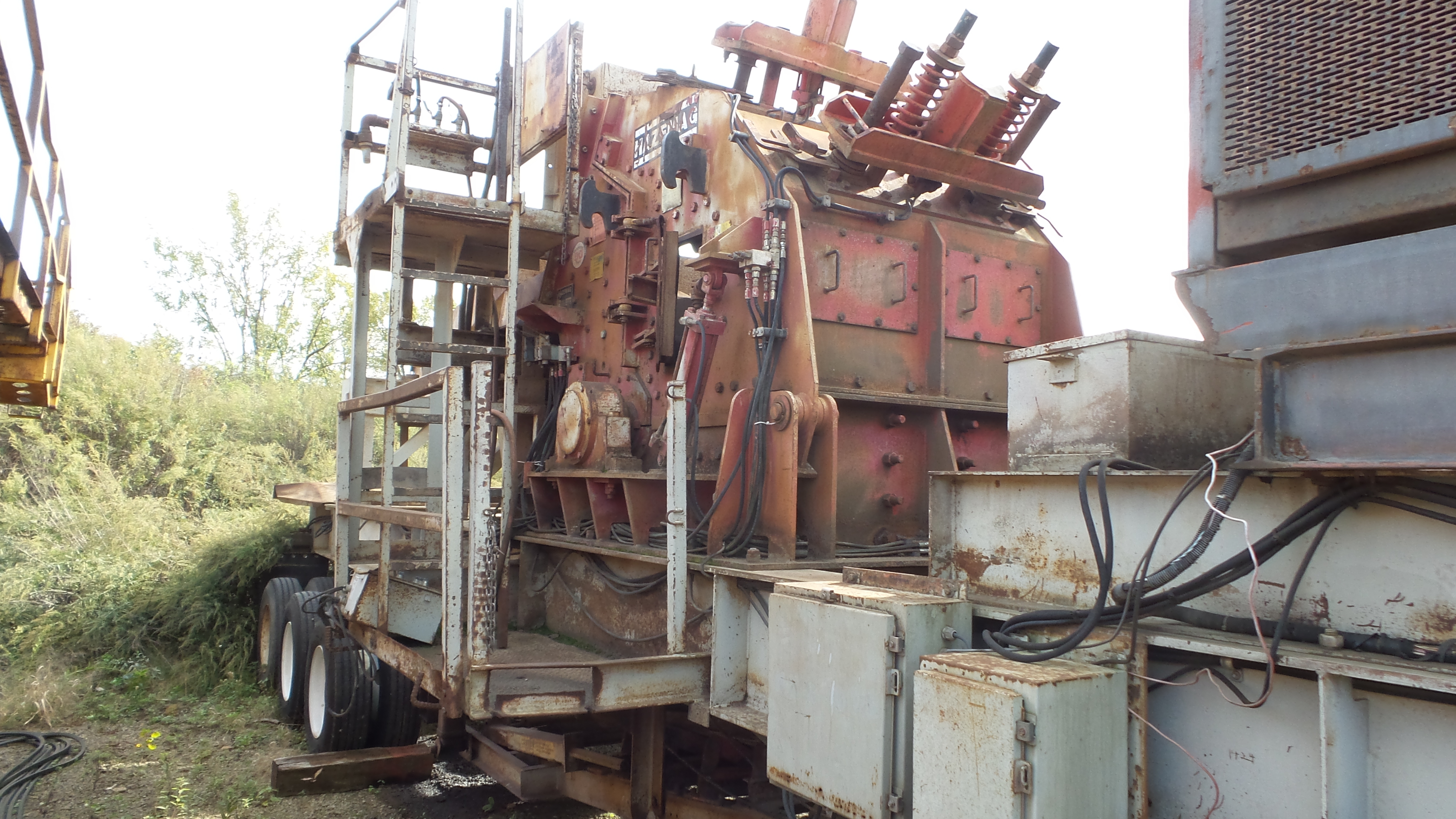 PORTABLE IMPACT CRUSHER CARRIER