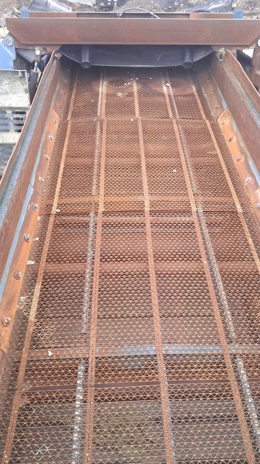 POWERSCREEN WARRIOR 1800 TRACK SCREENING PLANT