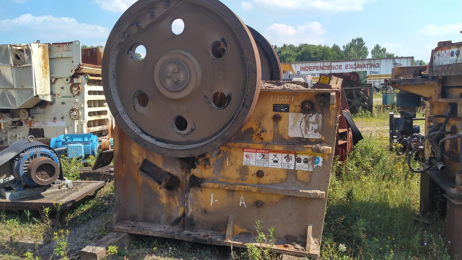 TRIO 24 X 36 SKID MOUNTED JAW WITH FEEDER