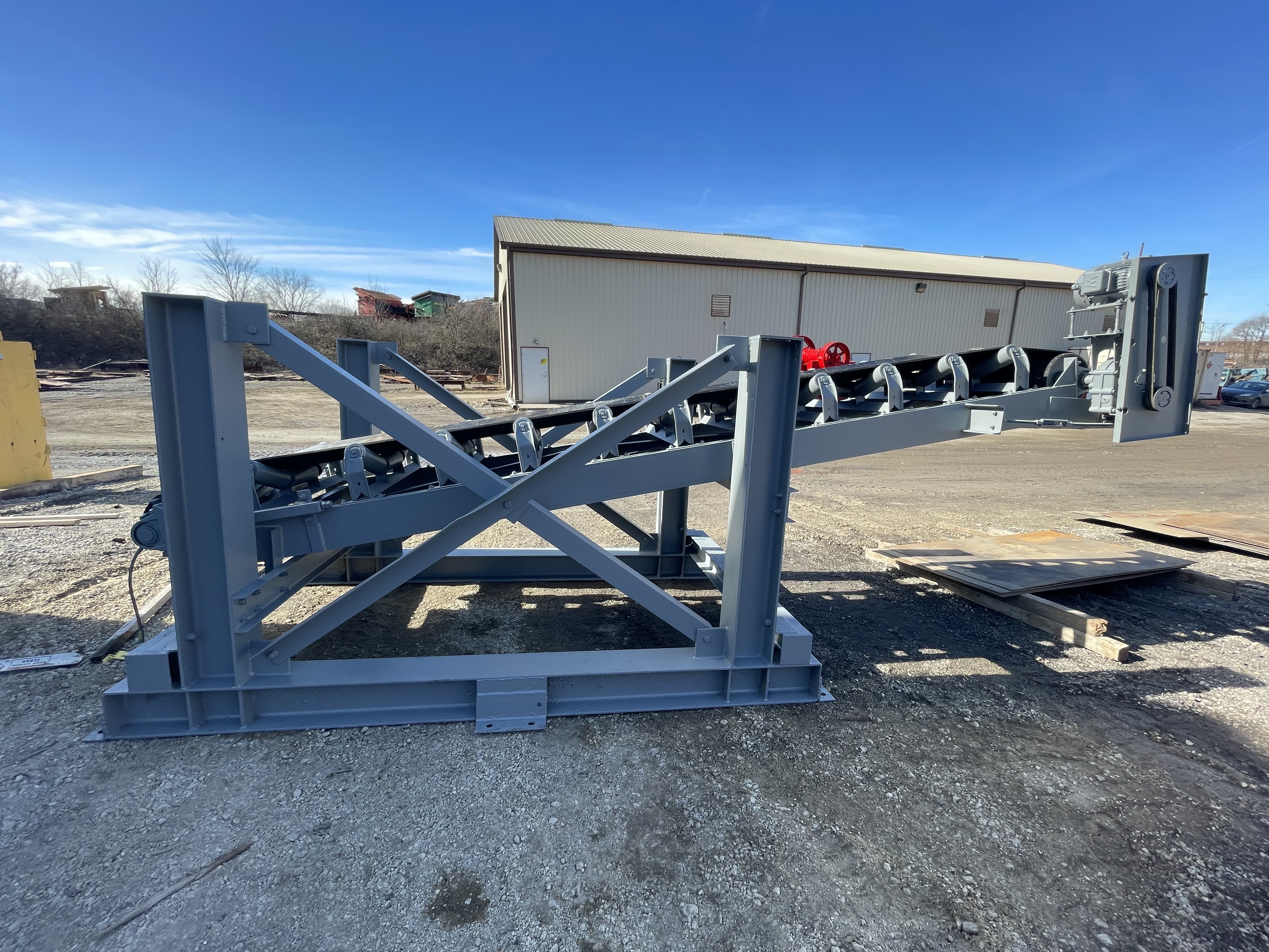 TRIO 4x10 3 DECK INCLINE SCREEN SKID MTD