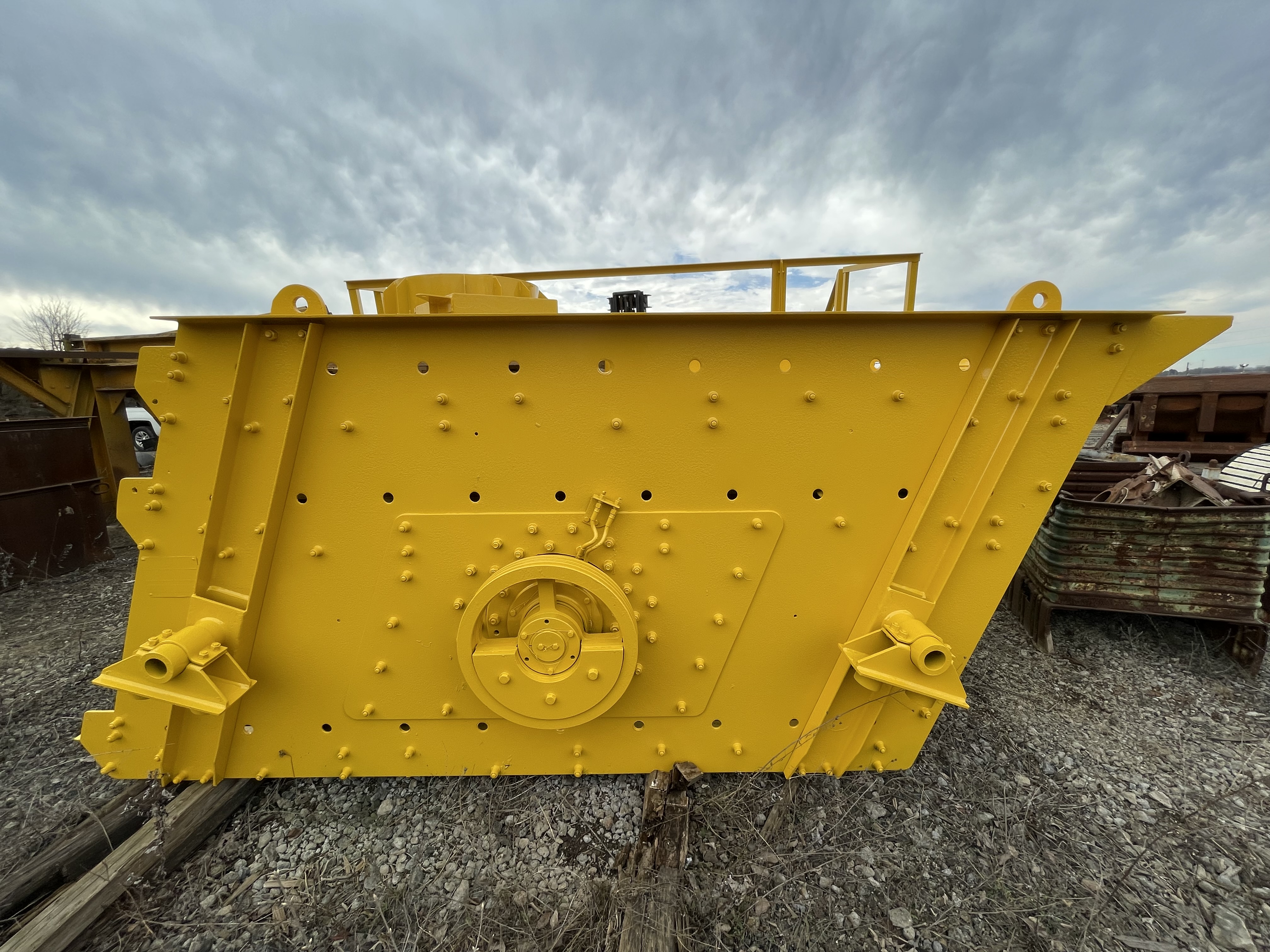 TRIO 4x10 3 DECK INCLINE SCREEN SKID MTD