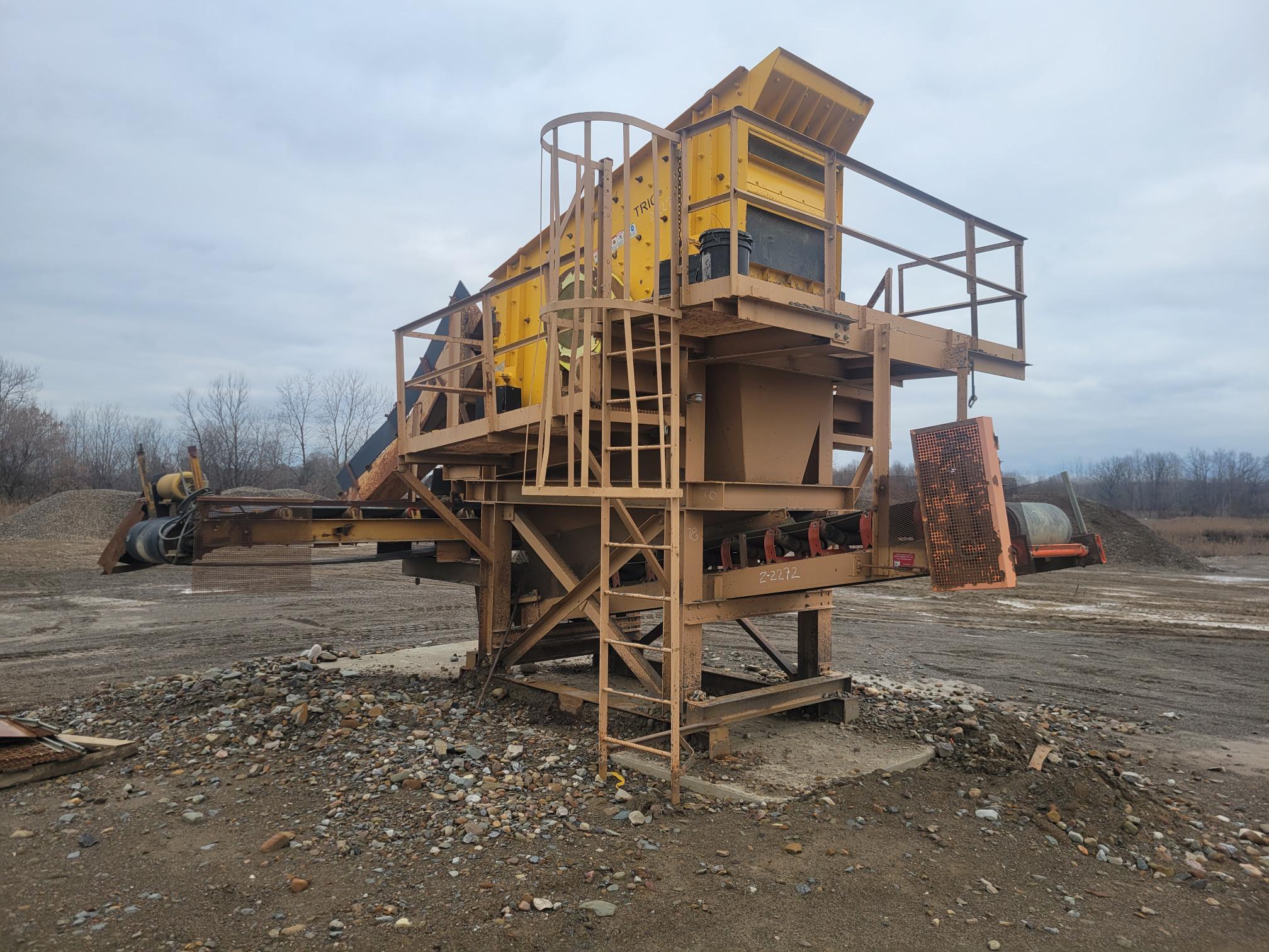 TRIO 4x10 3 DECK INCLINE SCREEN SKID MTD