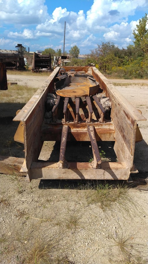 TRIO 46 X 20' SKID MOUNTED FEEDER WITH HOPPER