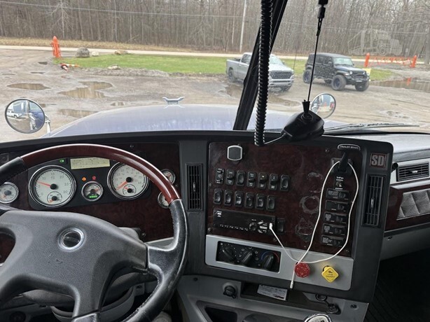 2021 FREIGHTLINER 122SD