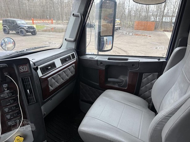 2021 FREIGHTLINER 122SD