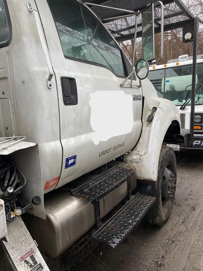 2004 Ford F 750 Altec 75' Boom Lift