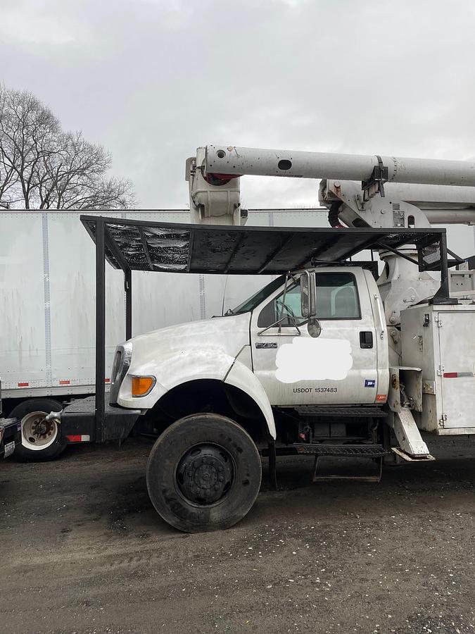2004 Ford F 750 Altec 75' Boom Lift