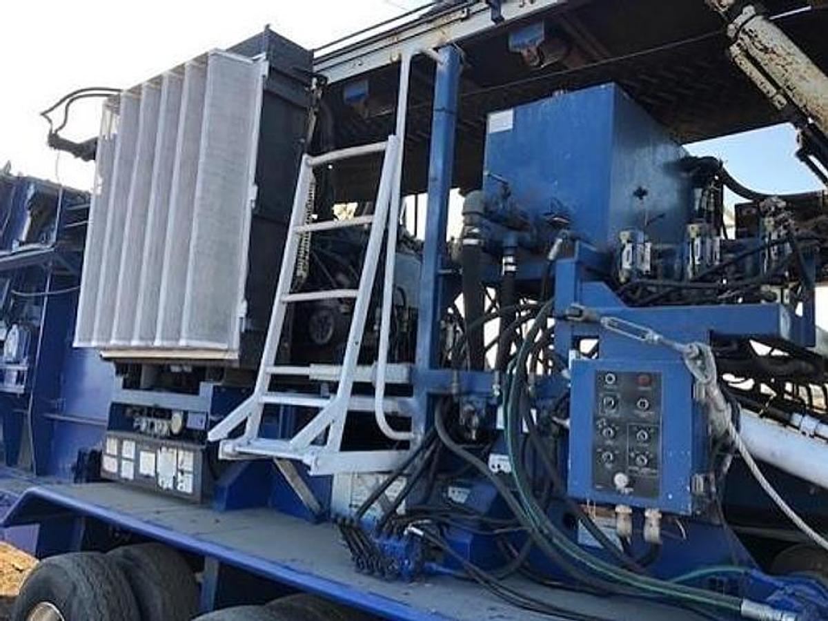 2001 Peterson 5400 Horizontal Grinder