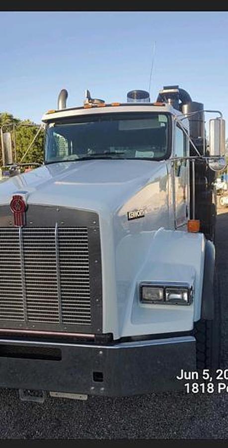 2014 Kenworth T880 with Vactor HXX Vacuum system