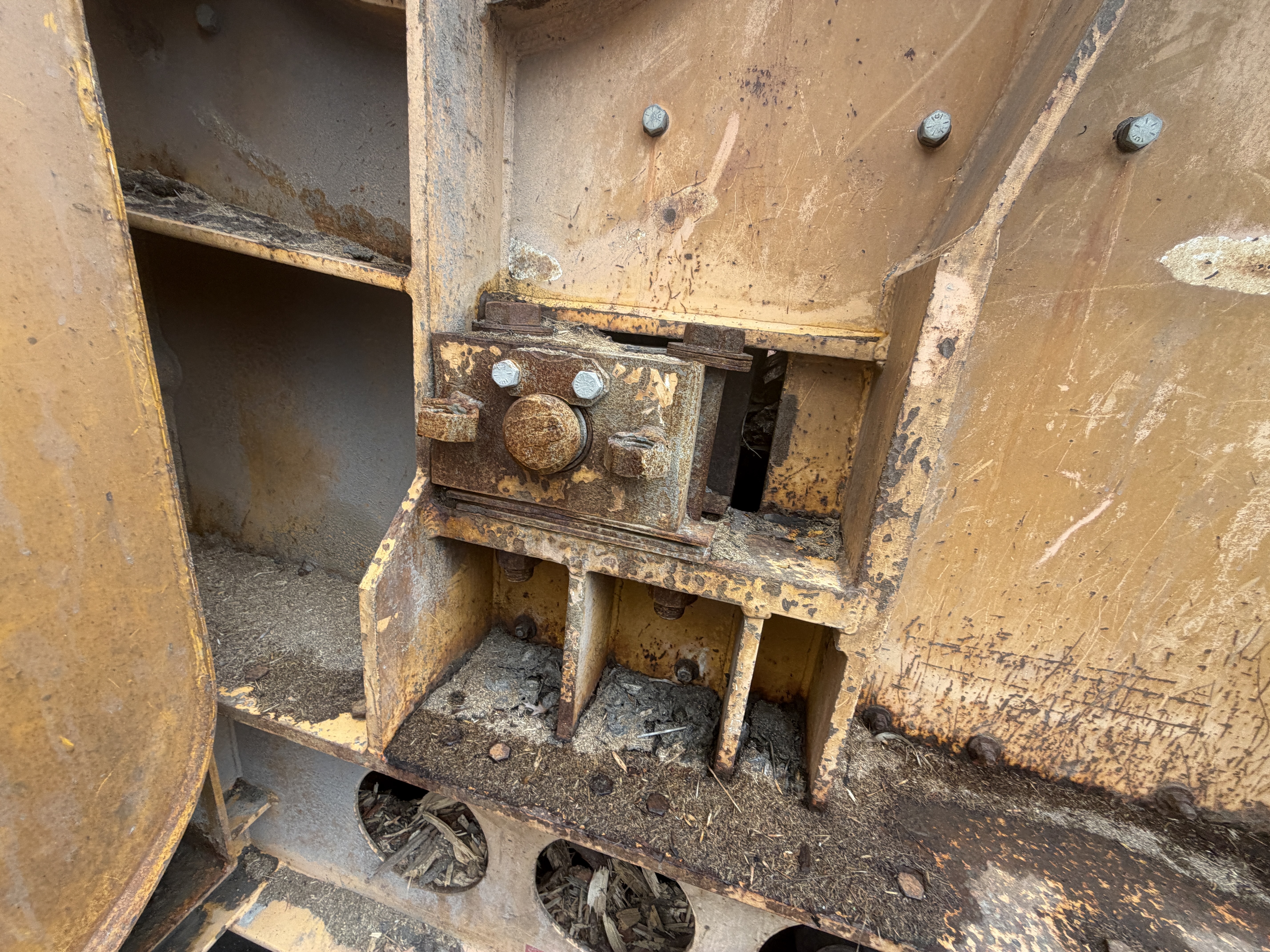 CBI Magnum Horizontal Grinder