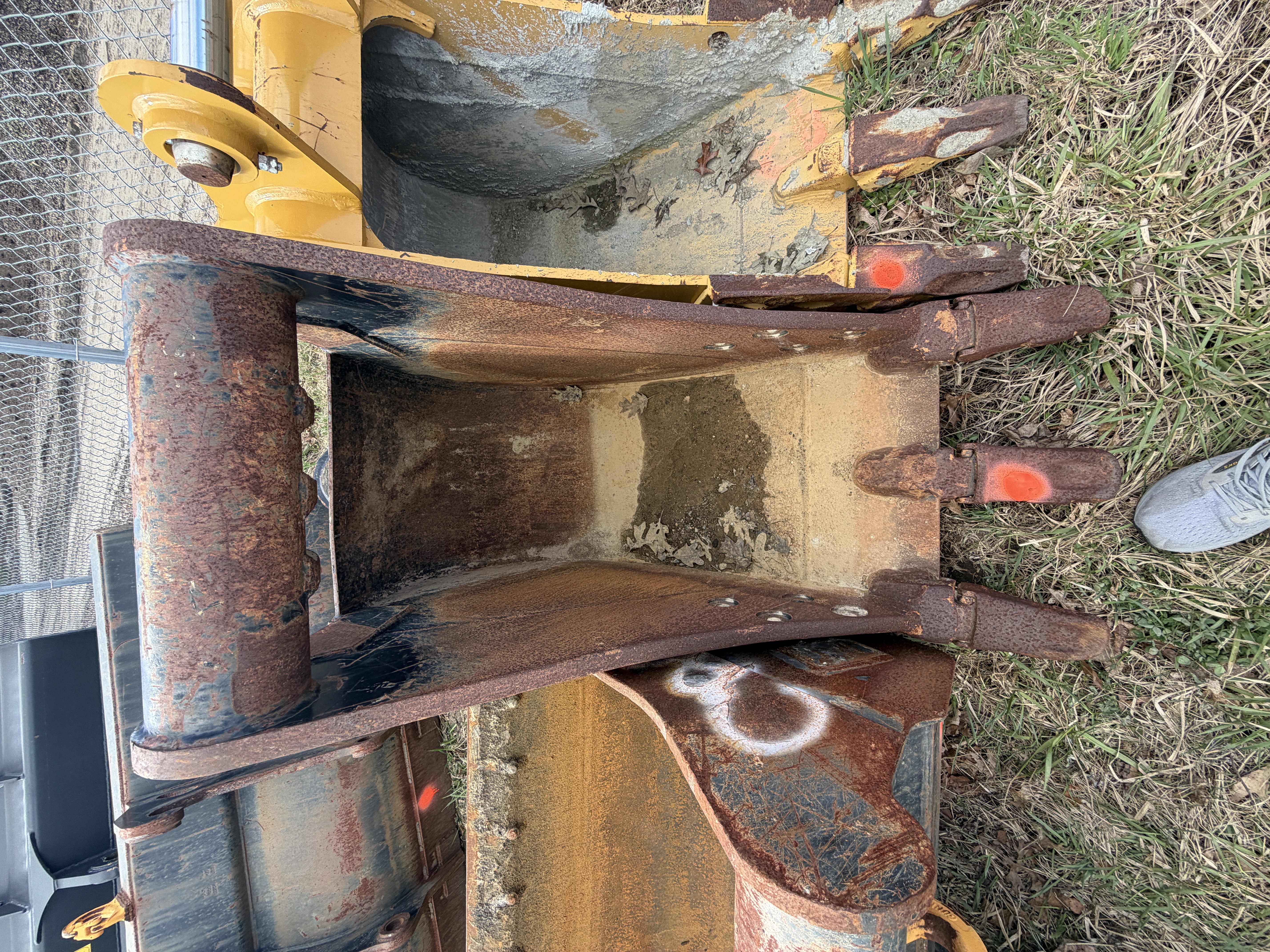 CAT 24in Trenching Bucket