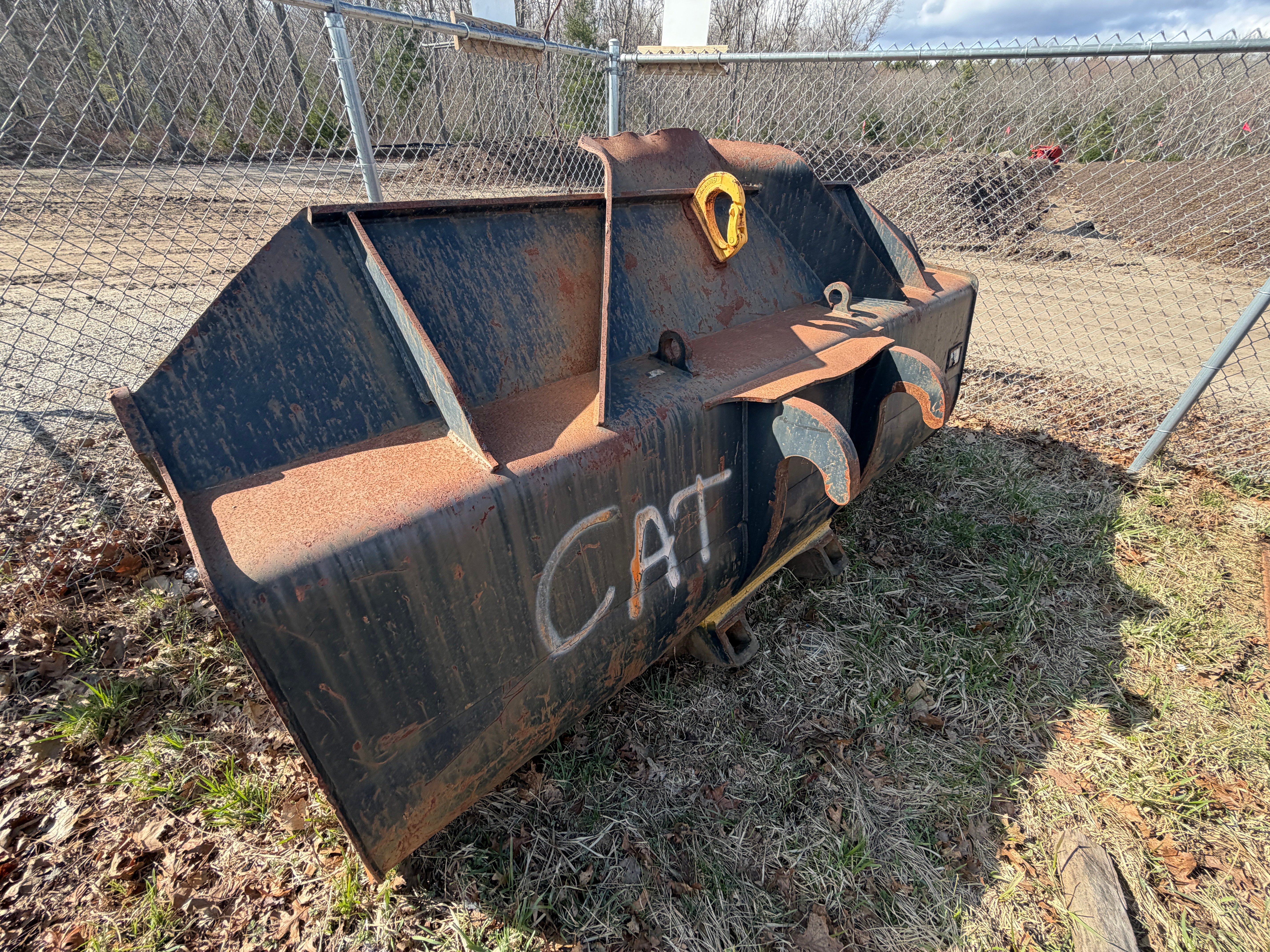 CAT Pin-On Bucket