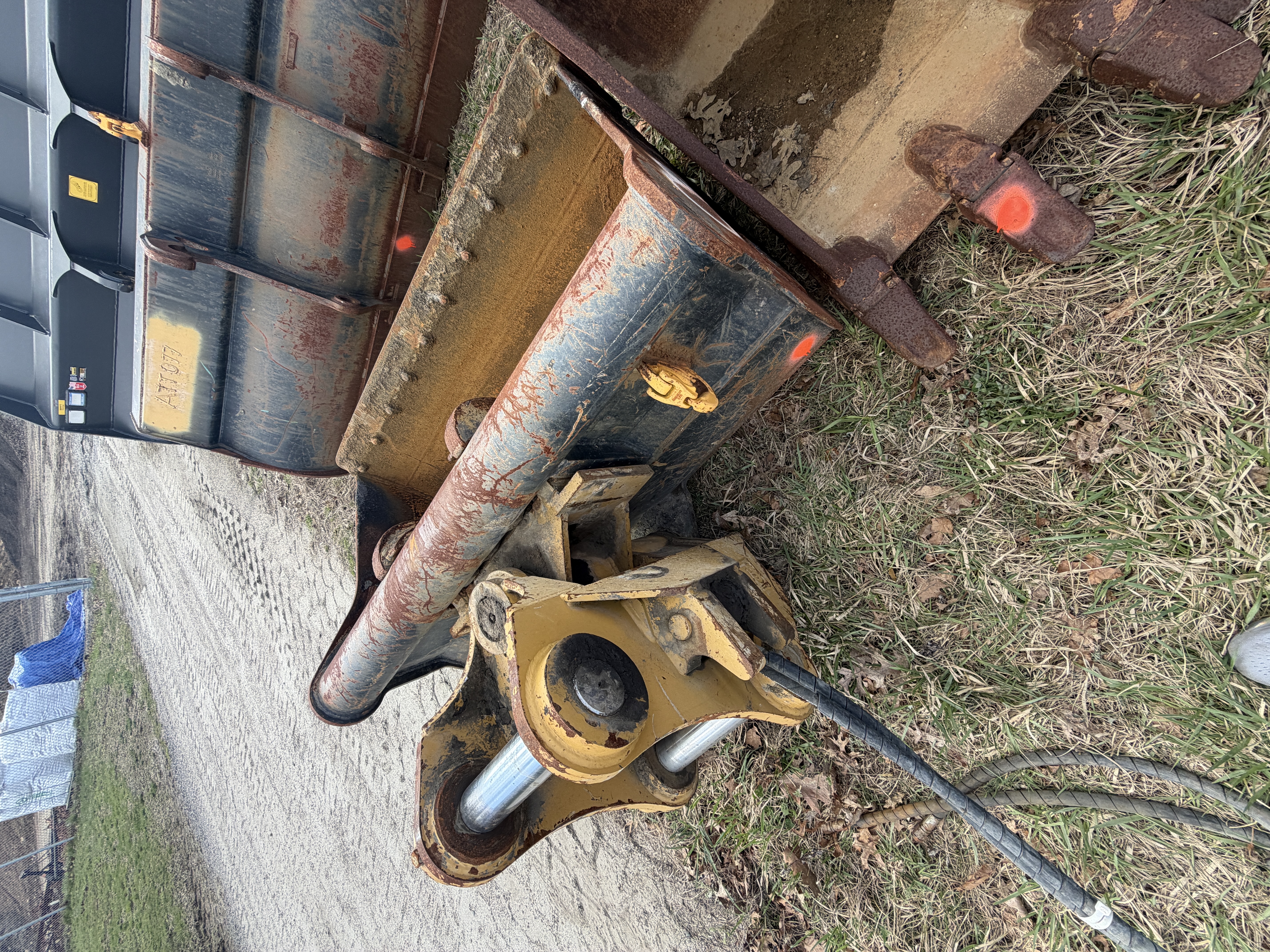CAT Tilt Bucket