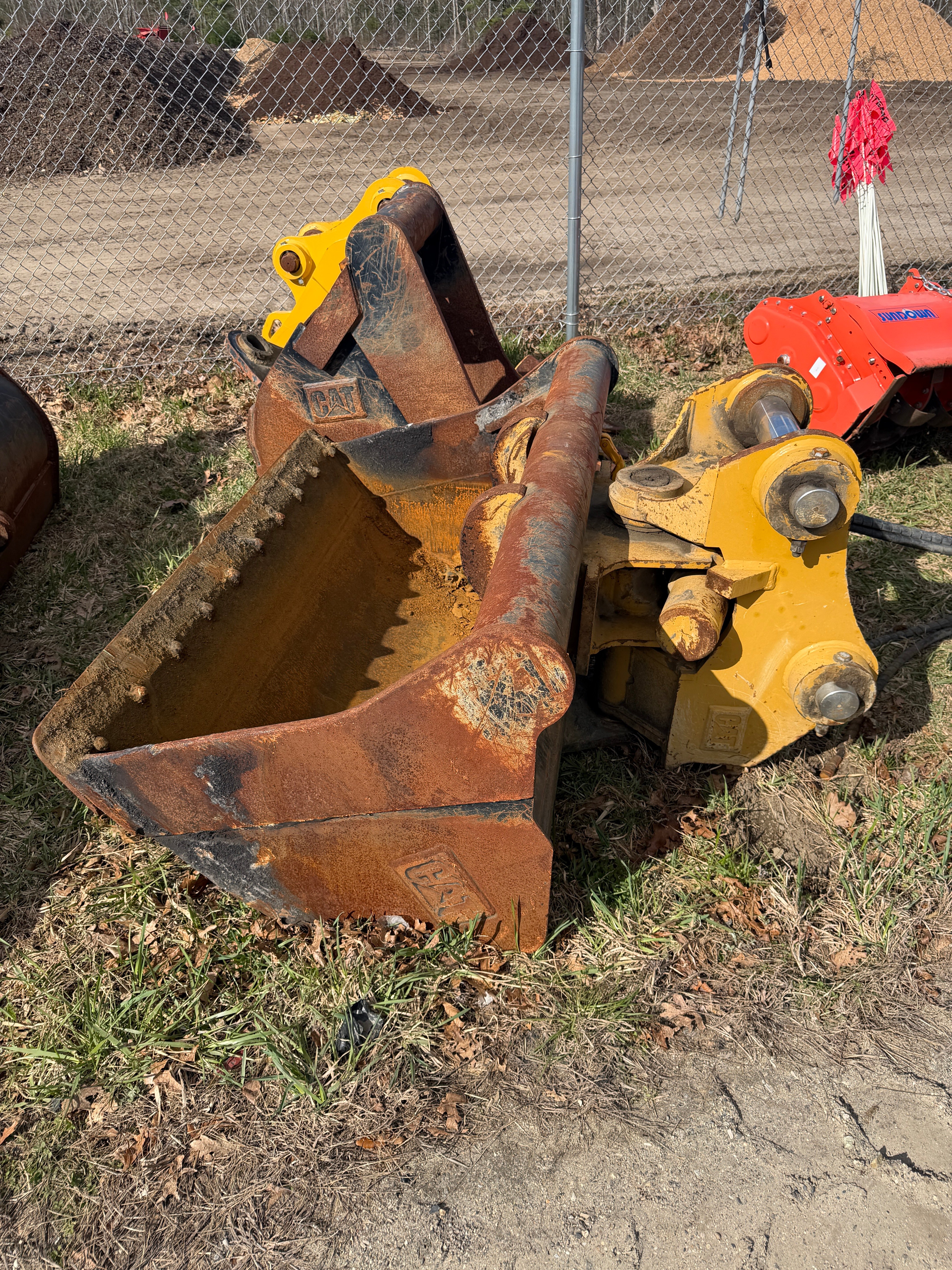 CAT Tilt Bucket
